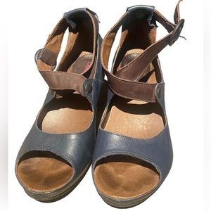 127. Chanii B leather women shoes